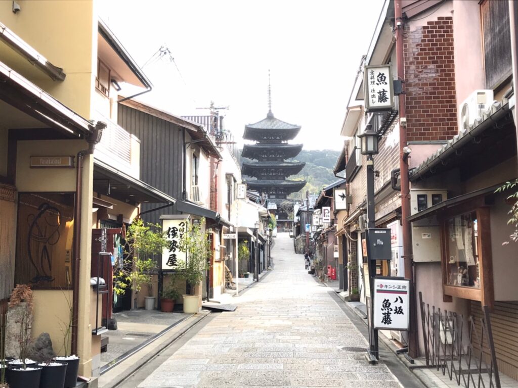 東山の写真映えスポット 八坂通りから清水坂まで 特集 コラム 着物や浴衣のレンタルは京都のレンタル着物岡本